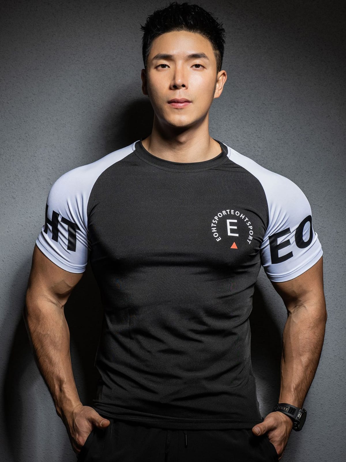 Playera manga corta ajustada